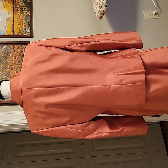 Le Suit ladies suit, beautiful pumpkin shade. - Picture 7 of 12